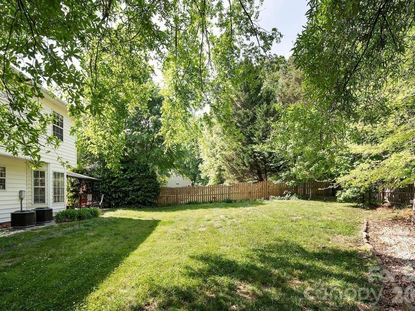 10311 Suffield Court, Charlotte, NC 28269.  MLS# CAR4375671, YatesRealty ID 17757. 