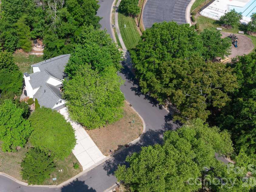 10311 Suffield Court, Charlotte, NC 28269.  MLS# CAR4375671, YatesRealty ID 17757. Great tree filled corner lot