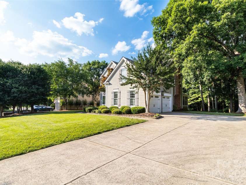 10927 Thornhill Club Drive, Charlotte, NC 28277.  MLS# CAR4266610, YatesRealty ID 17758. 