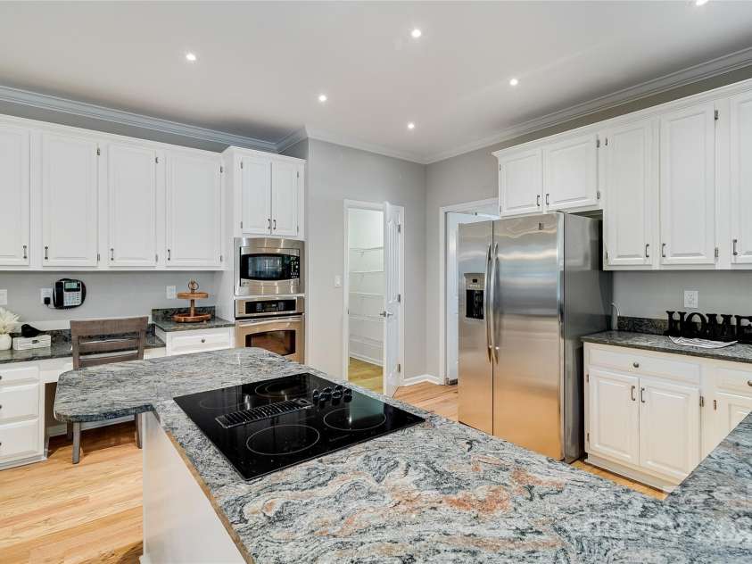10927 Thornhill Club Drive, Charlotte, NC 28277.  MLS# CAR4266610, YatesRealty ID 17758. 