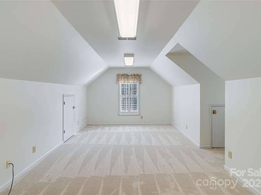 10927 Thornhill Club Drive, Charlotte, NC 28277.  MLS# CAR4266610, YatesRealty ID 17758. 