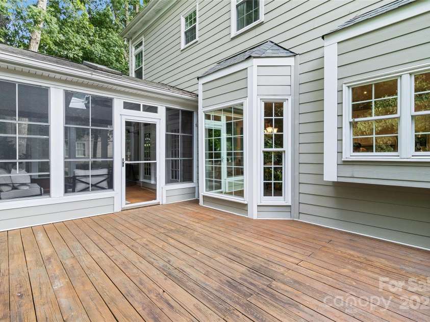 10927 Thornhill Club Drive, Charlotte, NC 28277.  MLS# CAR4266610, YatesRealty ID 17758. 