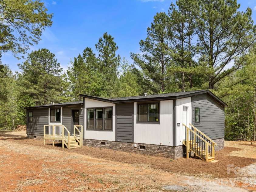 1700 Logan Terry Road, Lancaster, SC 29720.  MLS# CAR4366463, YatesRealty ID 17759. 