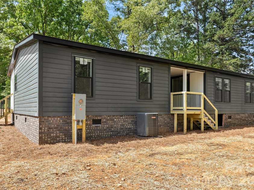 1700 Logan Terry Road, Lancaster, SC 29720.  MLS# CAR4366463, YatesRealty ID 17759. 