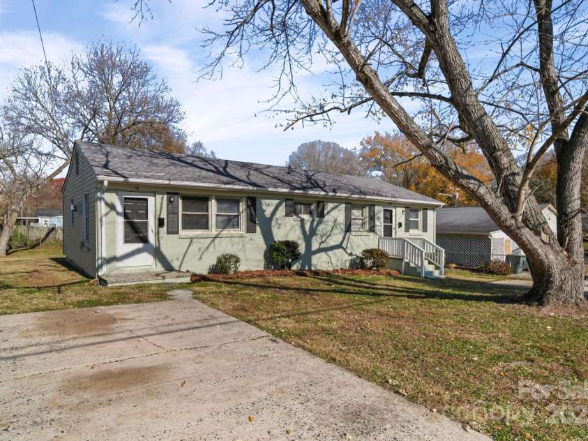 1106 Summer Drive, Gastonia, NC 28052.  MLS# CAR4324502, YatesRealty ID 17760. 1106 Summer Drive - Left Side 