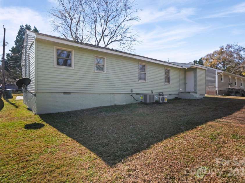 1106 Summer Drive, Gastonia, NC 28052.  MLS# CAR4324502, YatesRealty ID 17760. Backyard - shared 
