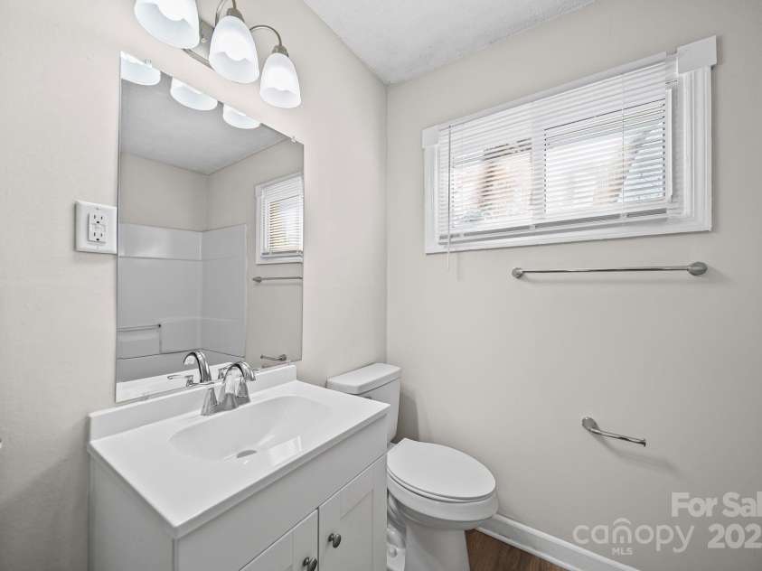 1106 Summer Drive, Gastonia, NC 28052.  MLS# CAR4324502, YatesRealty ID 17760. Bathroom 