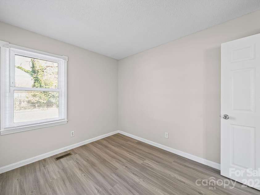 1106 Summer Drive, Gastonia, NC 28052.  MLS# CAR4324502, YatesRealty ID 17760. Primary Bedroom 