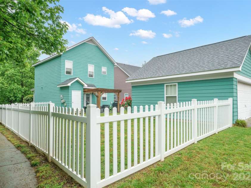 7931 Baylis Drive, Huntersville, NC 28078.  MLS# CAR4265506, YatesRealty ID 17760. Fenced Yard