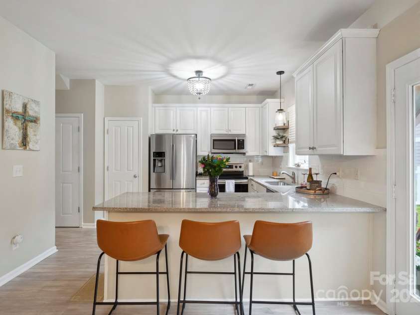 7931 Baylis Drive, Huntersville, NC 28078.  MLS# CAR4265506, YatesRealty ID 17760. Kitchen Island