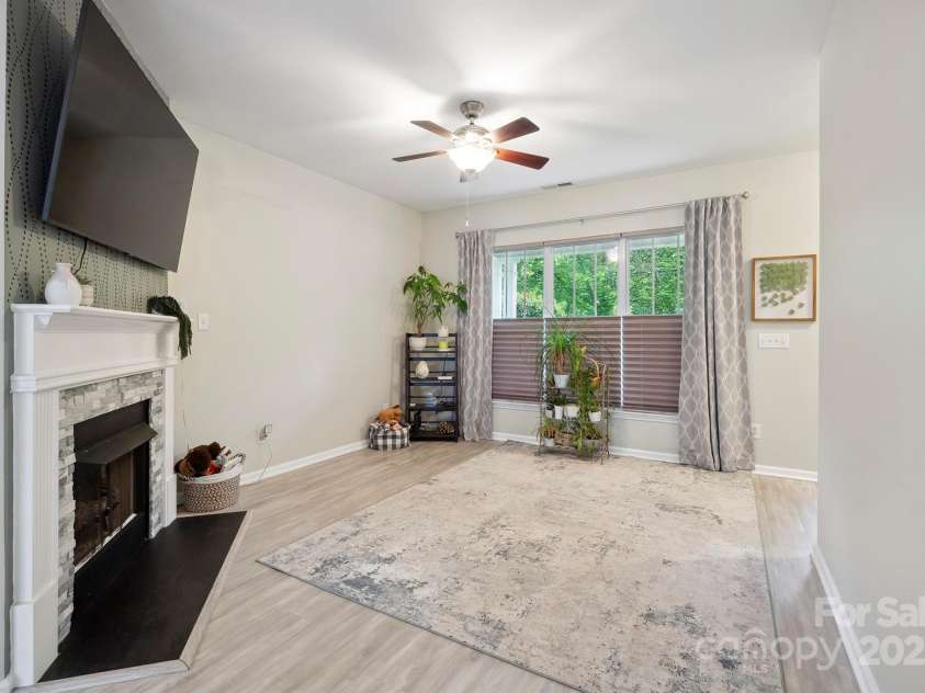 7931 Baylis Drive, Huntersville, NC 28078.  MLS# CAR4265506, YatesRealty ID 17760. Large great room