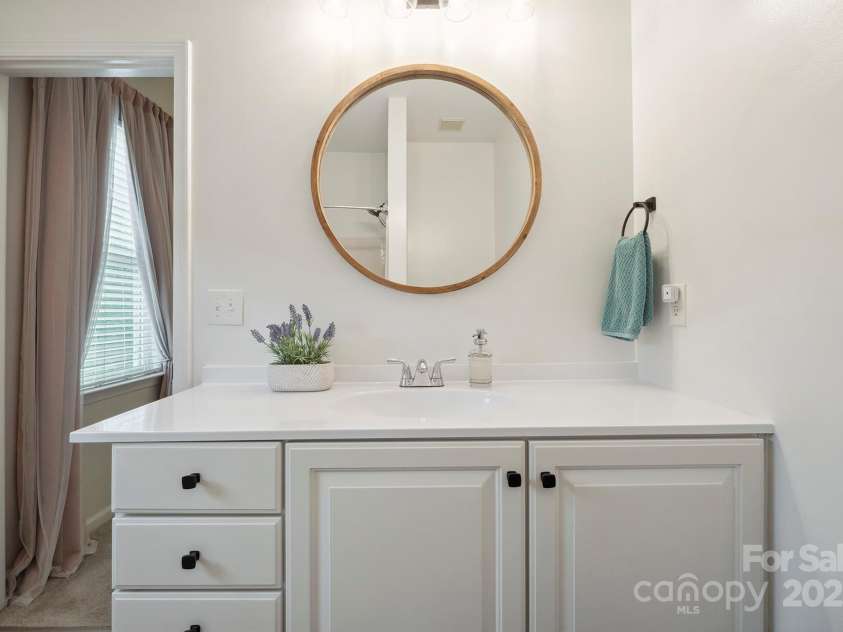 7931 Baylis Drive, Huntersville, NC 28078.  MLS# CAR4265506, YatesRealty ID 17760. Updated primary bath