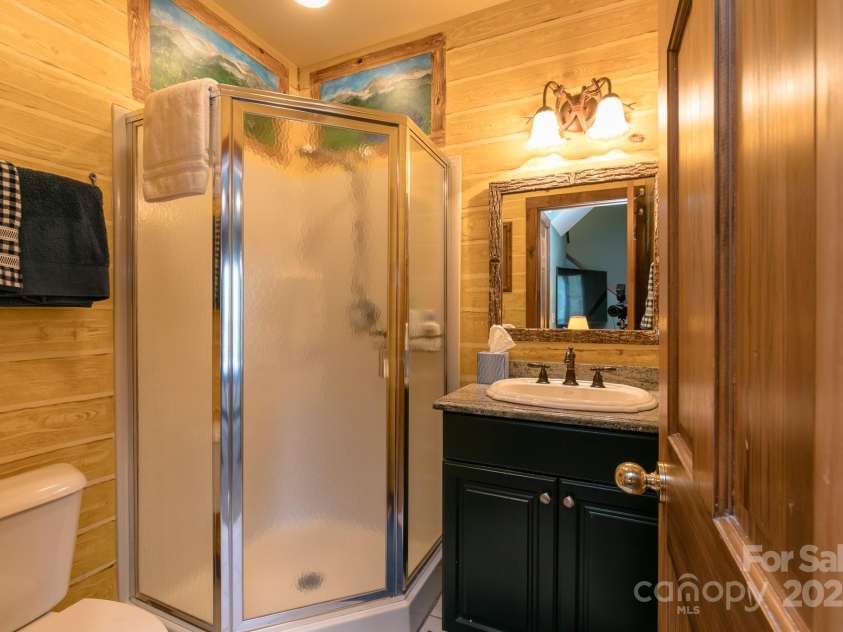 141 Ivy Ridge Road, Burnsville, NC 28714.  MLS# CAR4254255, YatesRealty ID 17761. 