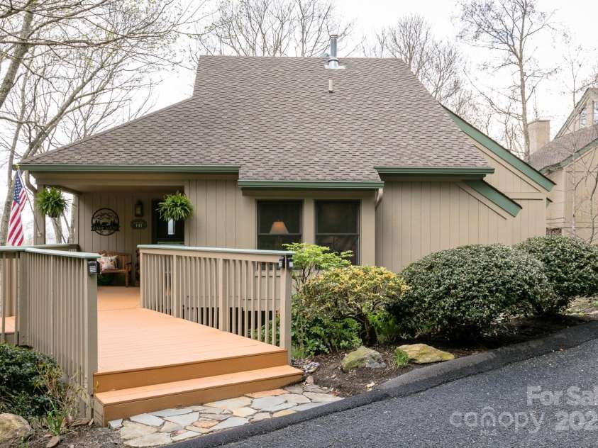 141 Ivy Ridge Road, Burnsville, NC 28714.  MLS# CAR4254255, YatesRealty ID 17761. 