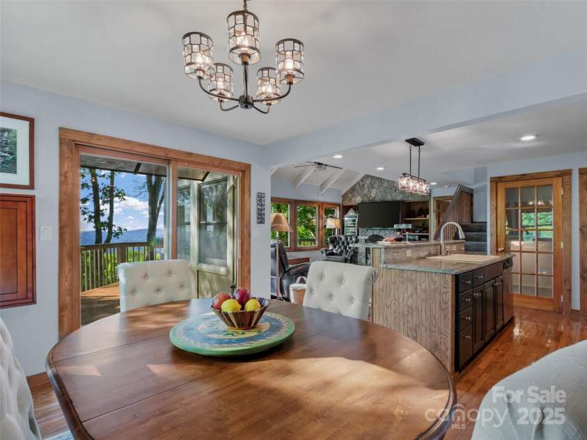 141 Ivy Ridge Road, Burnsville, NC 28714.  MLS# CAR4254255, YatesRealty ID 17761. 