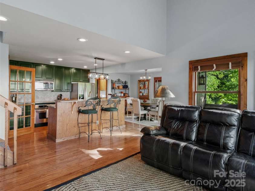 141 Ivy Ridge Road, Burnsville, NC 28714.  MLS# CAR4254255, YatesRealty ID 17761. 