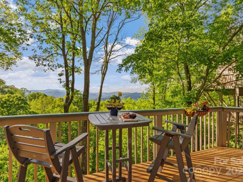 141 Ivy Ridge Road, Burnsville, NC 28714.  MLS# CAR4254255, YatesRealty ID 17761. 