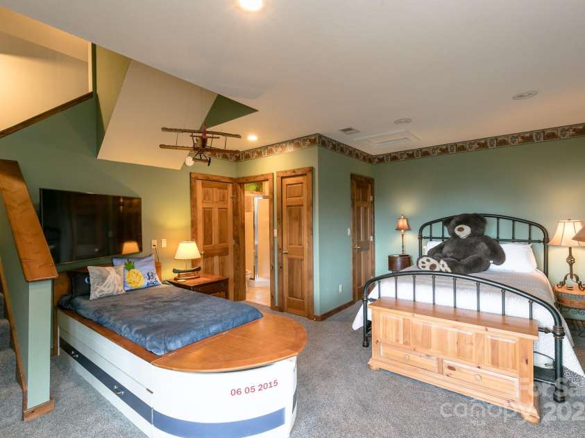 141 Ivy Ridge Road, Burnsville, NC 28714.  MLS# CAR4254255, YatesRealty ID 17761. 