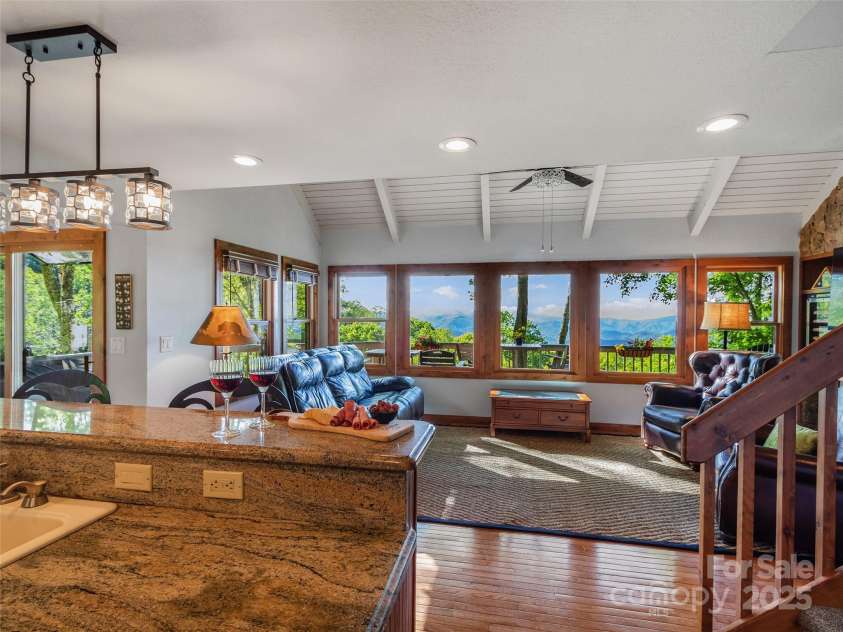 141 Ivy Ridge Road, Burnsville, NC 28714.  MLS# CAR4254255, YatesRealty ID 17761. 