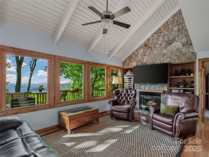 141 Ivy Ridge Road, Burnsville, NC 28714.  MLS# CAR4254255, YatesRealty ID 17761. 