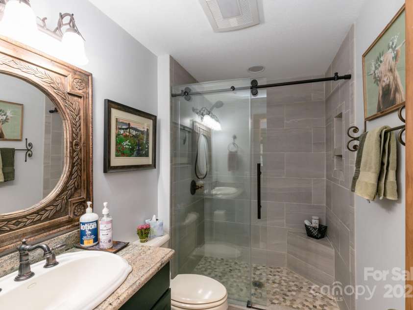 141 Ivy Ridge Road, Burnsville, NC 28714.  MLS# CAR4254255, YatesRealty ID 17761. 