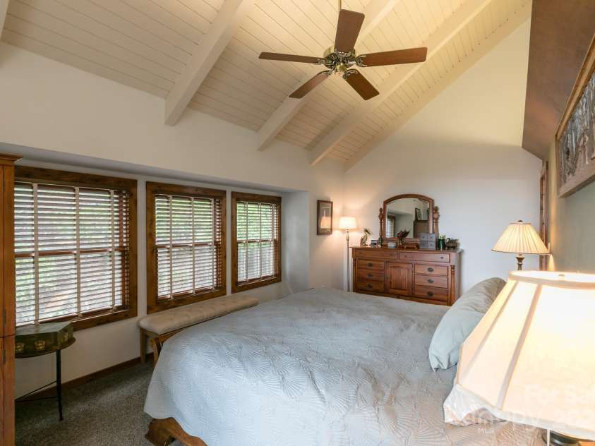 141 Ivy Ridge Road, Burnsville, NC 28714.  MLS# CAR4254255, YatesRealty ID 17761. 