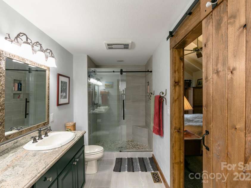 141 Ivy Ridge Road, Burnsville, NC 28714.  MLS# CAR4254255, YatesRealty ID 17761. 