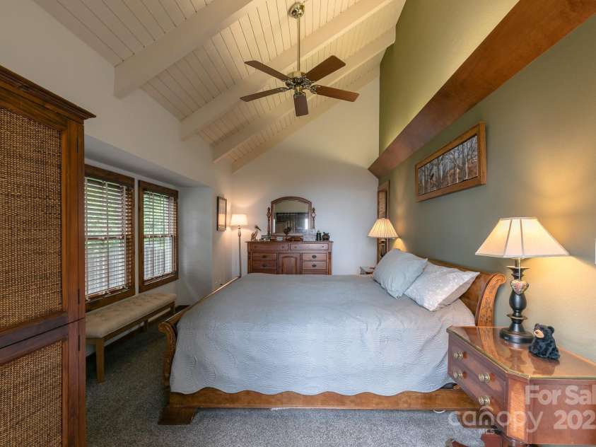 141 Ivy Ridge Road, Burnsville, NC 28714.  MLS# CAR4254255, YatesRealty ID 17761. 