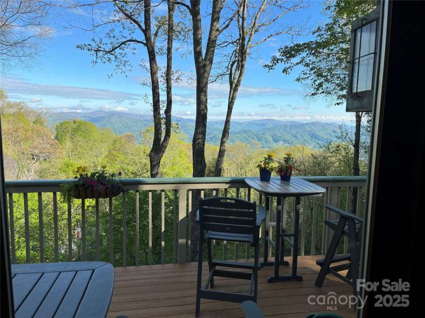 141 Ivy Ridge Road, Burnsville, NC 28714.  MLS# CAR4254255, YatesRealty ID 17761. 