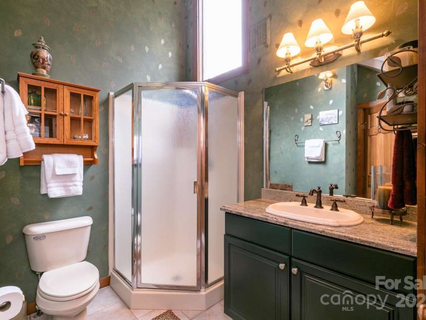 141 Ivy Ridge Road, Burnsville, NC 28714.  MLS# CAR4254255, YatesRealty ID 17761. 