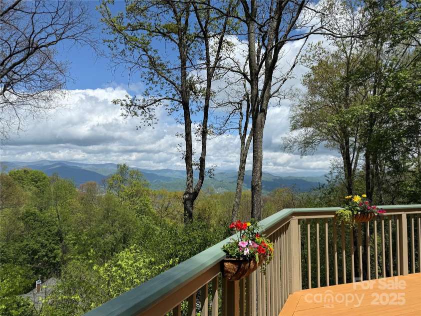 141 Ivy Ridge Road, Burnsville, NC 28714.  MLS# CAR4254255, YatesRealty ID 17761. 