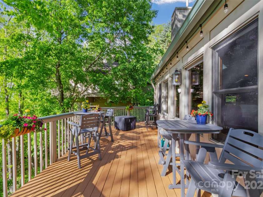 141 Ivy Ridge Road, Burnsville, NC 28714.  MLS# CAR4254255, YatesRealty ID 17761. 