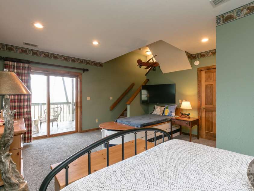 141 Ivy Ridge Road, Burnsville, NC 28714.  MLS# CAR4254255, YatesRealty ID 17761. 