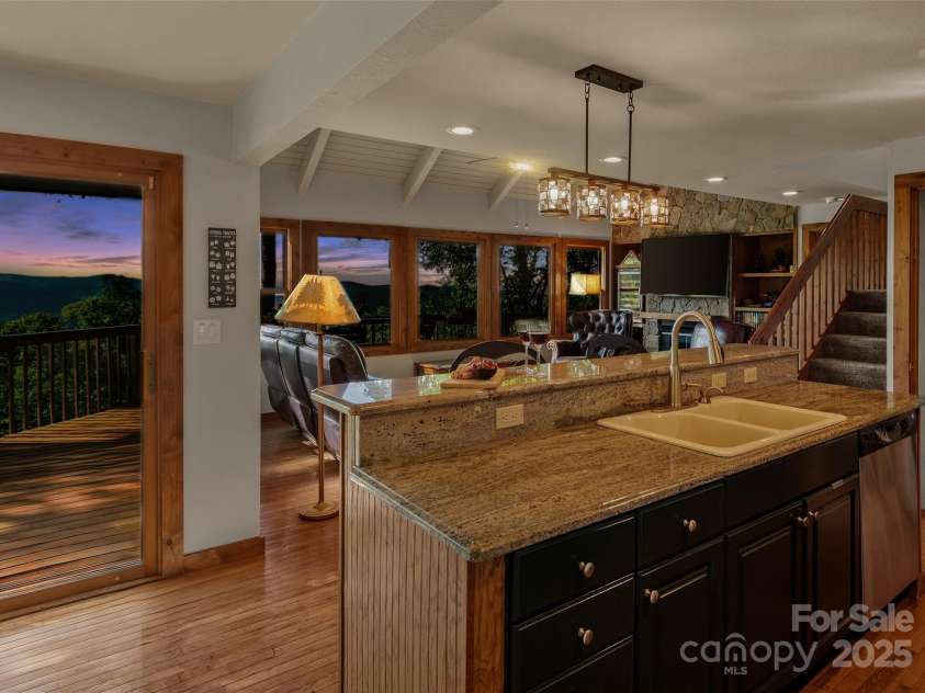 141 Ivy Ridge Road, Burnsville, NC 28714.  MLS# CAR4254255, YatesRealty ID 17761. 