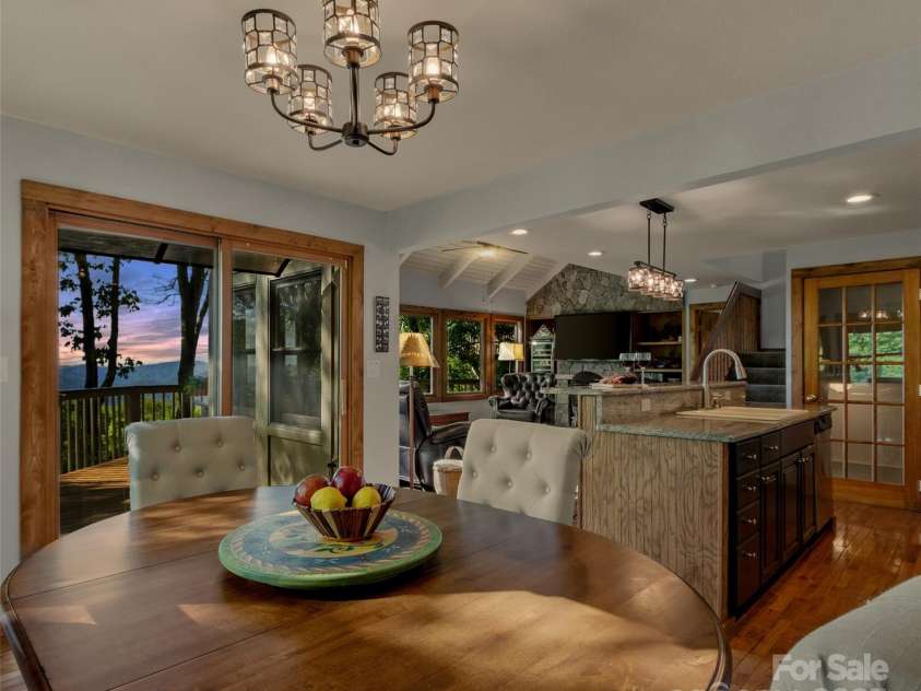 141 Ivy Ridge Road, Burnsville, NC 28714.  MLS# CAR4254255, YatesRealty ID 17761. 