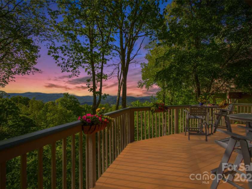 141 Ivy Ridge Road, Burnsville, NC 28714.  MLS# CAR4254255, YatesRealty ID 17761. 