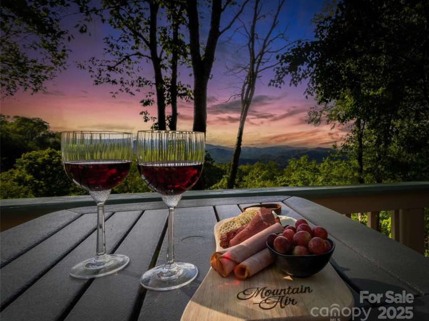 141 Ivy Ridge Road, Burnsville, NC 28714.  MLS# CAR4254255, YatesRealty ID 17761. 