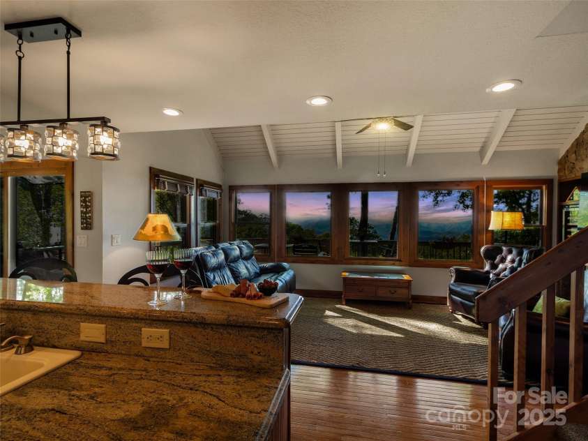 141 Ivy Ridge Road, Burnsville, NC 28714.  MLS# CAR4254255, YatesRealty ID 17761. 