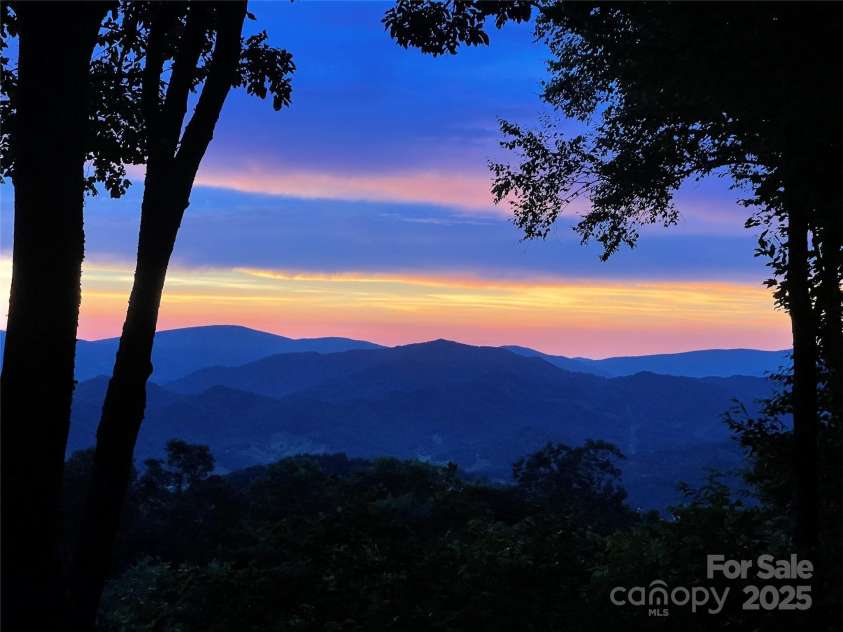 141 Ivy Ridge Road, Burnsville, NC 28714.  MLS# CAR4254255, YatesRealty ID 17761. 