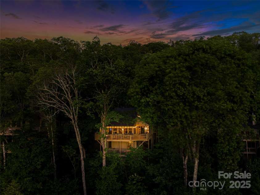 141 Ivy Ridge Road, Burnsville, NC 28714.  MLS# CAR4254255, YatesRealty ID 17761. 