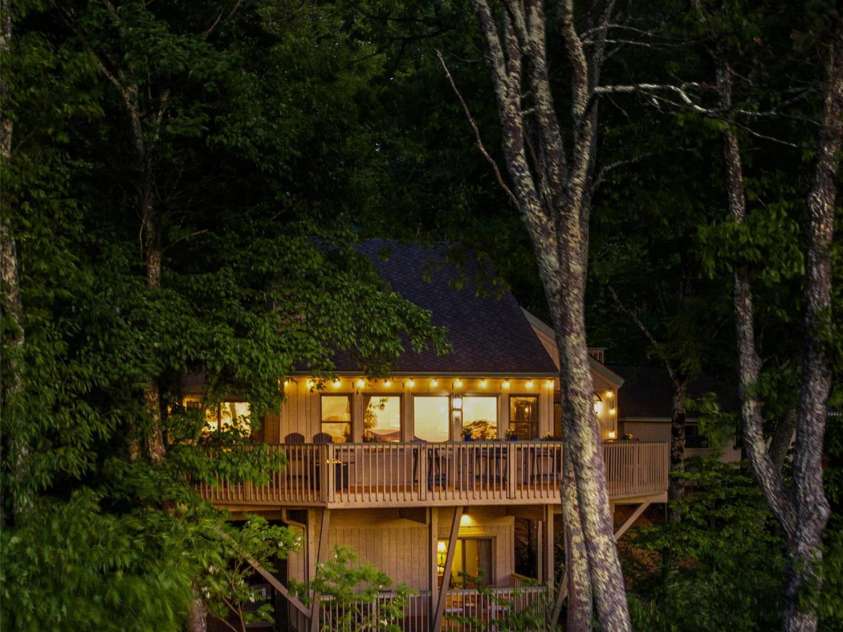 141 Ivy Ridge Road, Burnsville, NC 28714.  MLS# CAR4254255, YatesRealty ID 17761. 