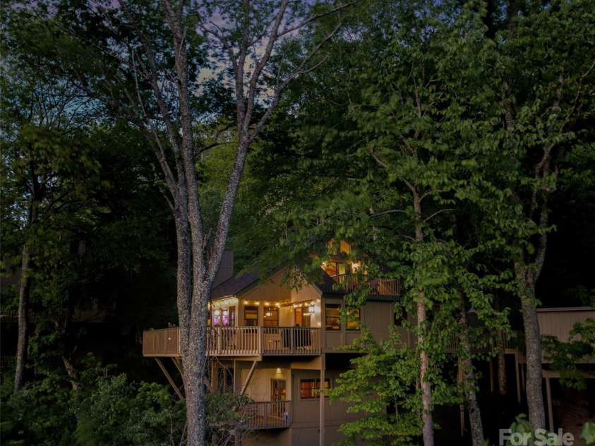 141 Ivy Ridge Road, Burnsville, NC 28714.  MLS# CAR4254255, YatesRealty ID 17761. 