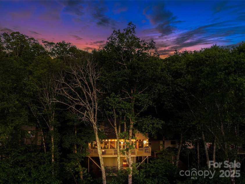 141 Ivy Ridge Road, Burnsville, NC 28714.  MLS# CAR4254255, YatesRealty ID 17761. 