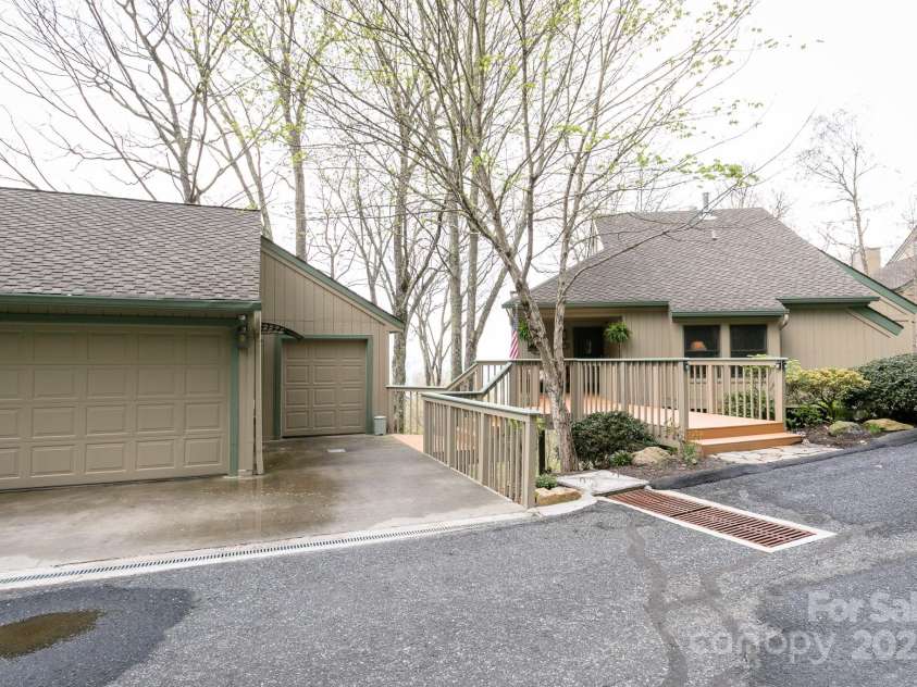 141 Ivy Ridge Road, Burnsville, NC 28714.  MLS# CAR4254255, YatesRealty ID 17761. 