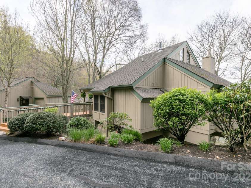 141 Ivy Ridge Road, Burnsville, NC 28714.  MLS# CAR4254255, YatesRealty ID 17761. 