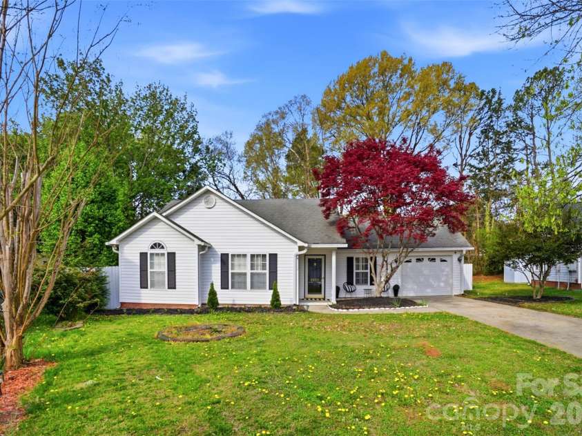 6406 Currywood Place, Charlotte, NC 28227.  MLS# CAR4364218, YatesRealty ID 17762. 