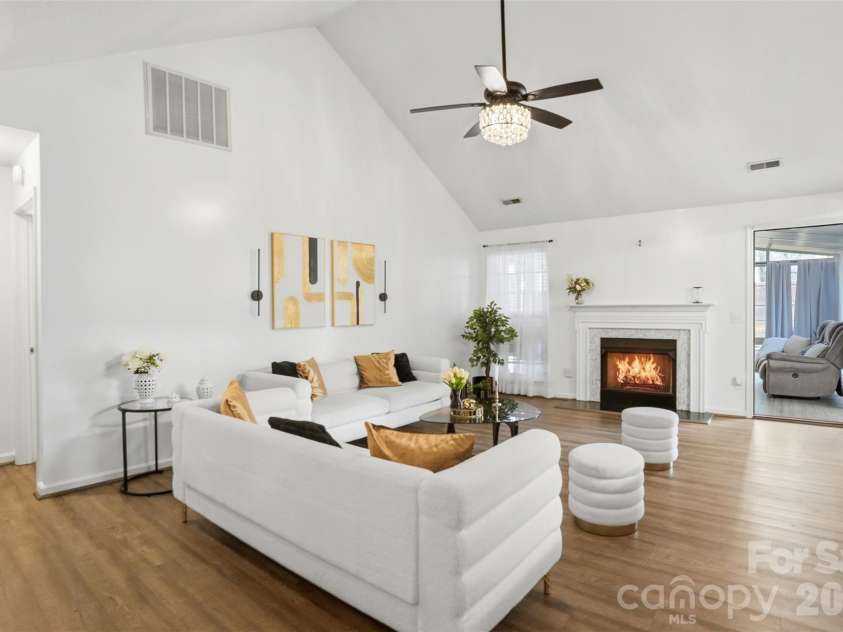 6406 Currywood Place, Charlotte, NC 28227.  MLS# CAR4364218, YatesRealty ID 17762. 