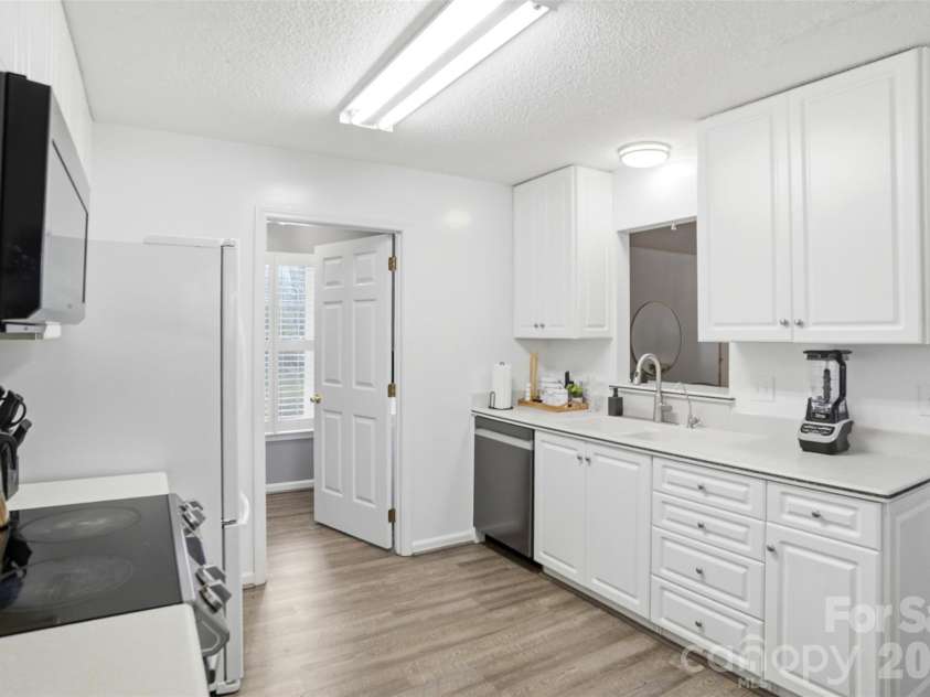6406 Currywood Place, Charlotte, NC 28227.  MLS# CAR4364218, YatesRealty ID 17762. 
