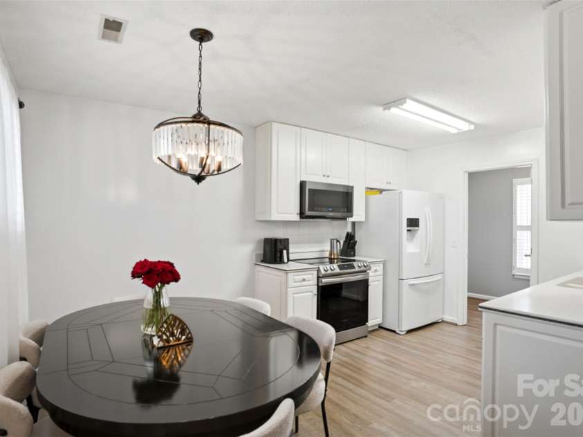 6406 Currywood Place, Charlotte, NC 28227.  MLS# CAR4364218, YatesRealty ID 17762. 