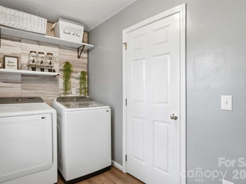 6406 Currywood Place, Charlotte, NC 28227.  MLS# CAR4364218, YatesRealty ID 17762. 